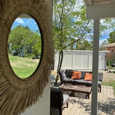 House With Pool, Access By Private Road וילה *