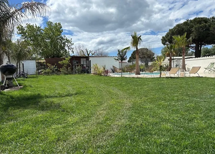 Villa House With Pool, Access By Private Road *